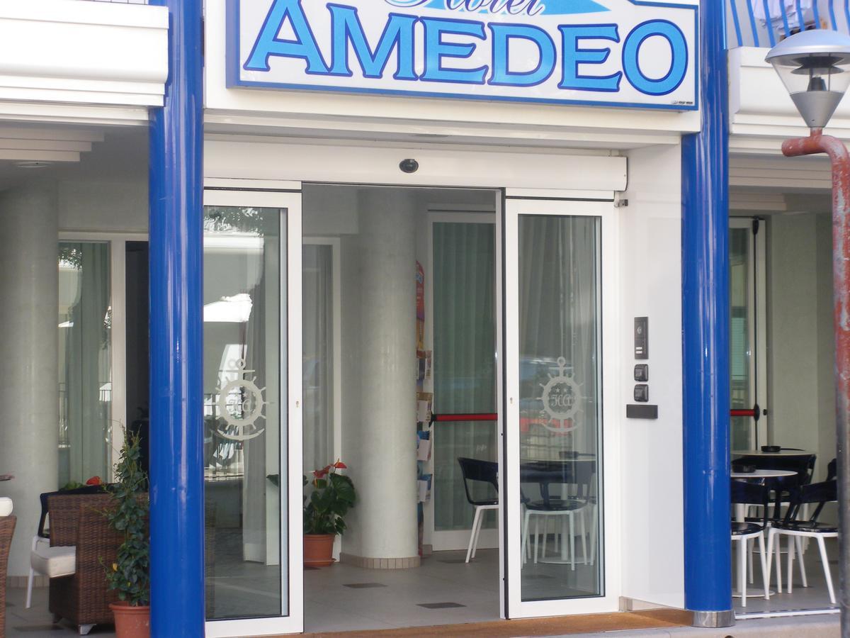 Hotel Amedeo Misano Adriatico Exterior foto